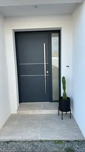 Entrée extérieure carrelée