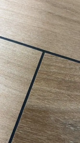 Carrelage effet bois, pose décalée
